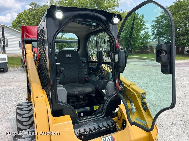 image for item MG9297 2021 Caterpillar 242D3  skid steer loader