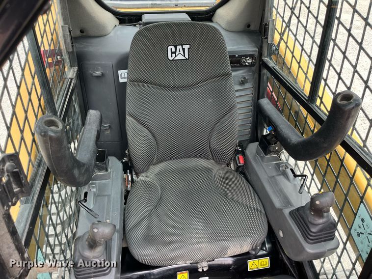 image for item MG9297 2021 Caterpillar 242D3  skid steer loader