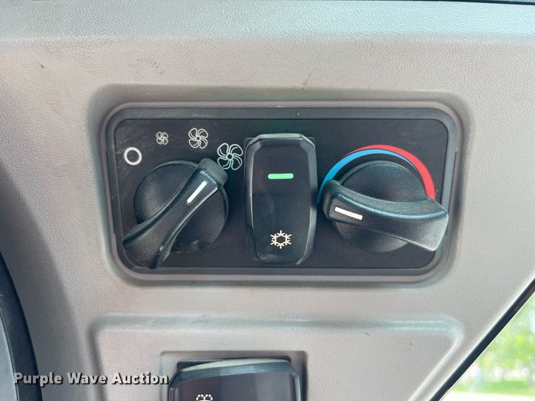 image for item MG9297 2021 Caterpillar 242D3  skid steer loader