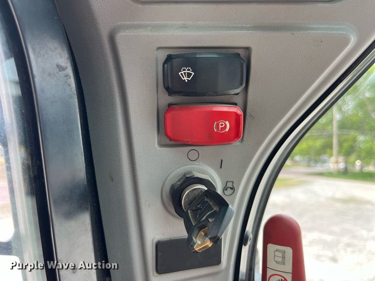 image for item MG9297 2021 Caterpillar 242D3  skid steer loader