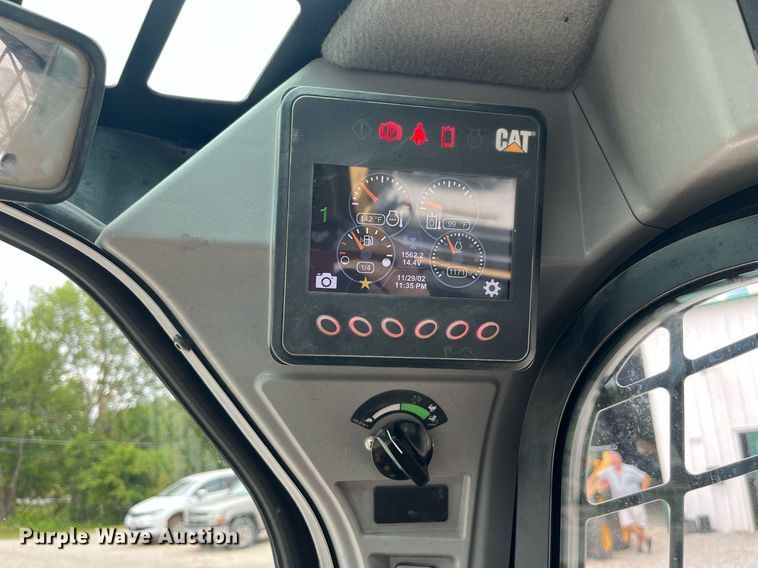 image for item MG9297 2021 Caterpillar 242D3  skid steer loader