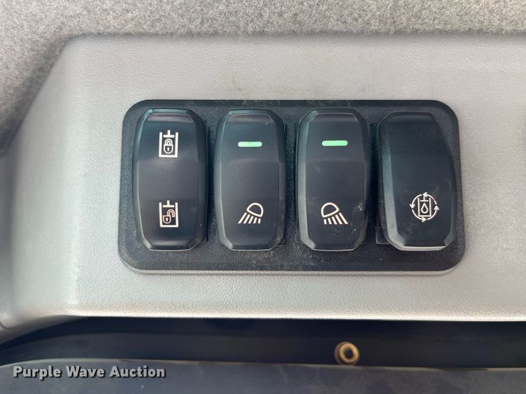 image for item MG9297 2021 Caterpillar 242D3  skid steer loader