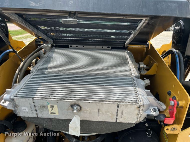 image for item MG9297 2021 Caterpillar 242D3  skid steer loader