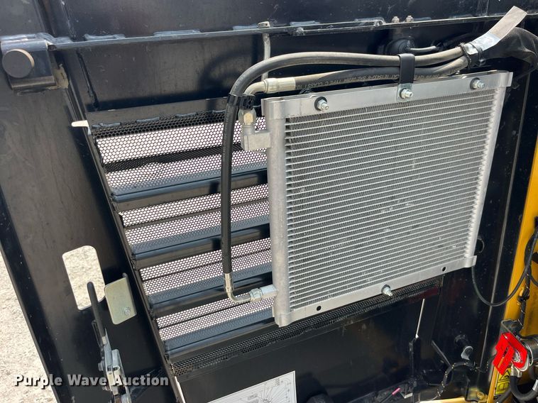 image for item MG9297 2021 Caterpillar 242D3  skid steer loader