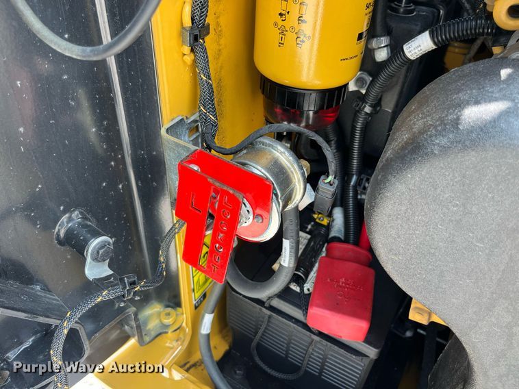 image for item MG9297 2021 Caterpillar 242D3  skid steer loader