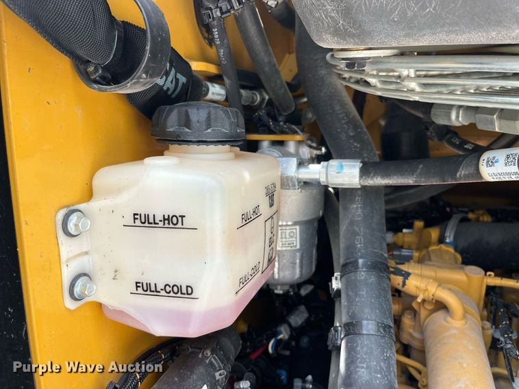 image for item MG9297 2021 Caterpillar 242D3  skid steer loader