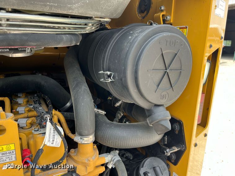 image for item MG9297 2021 Caterpillar 242D3  skid steer loader