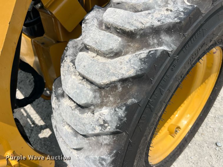 image for item MG9297 2021 Caterpillar 242D3  skid steer loader