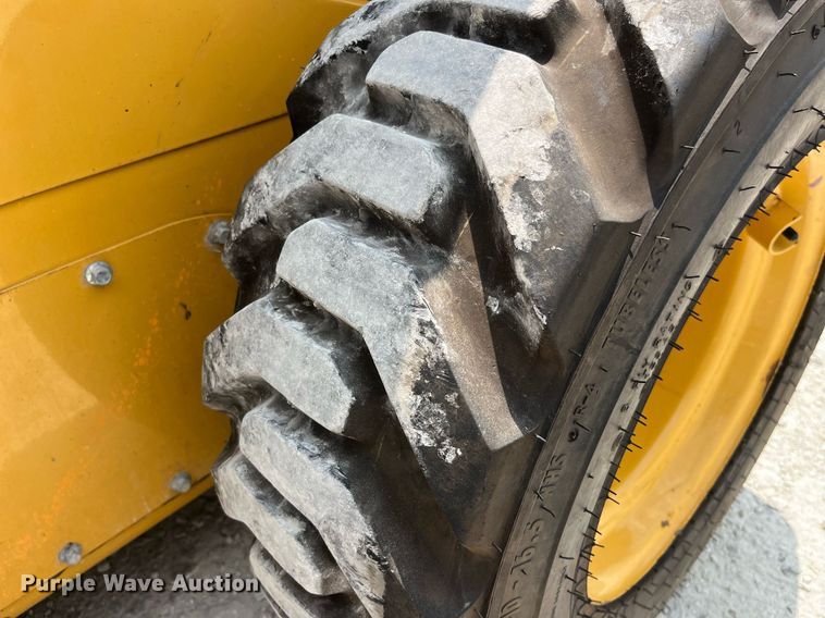 image for item MG9297 2021 Caterpillar 242D3  skid steer loader