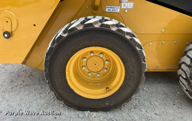 image for item MG9297 2021 Caterpillar 242D3  skid steer loader