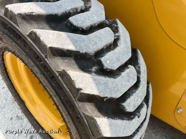 image for item MG9297 2021 Caterpillar 242D3  skid steer loader