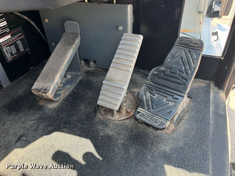 image for item MG9313 2010 Elgin Pelican NP  street sweeper