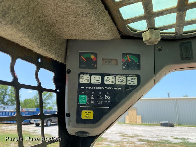 image for item MG9949 2005 Bobcat S175  skid steer loader