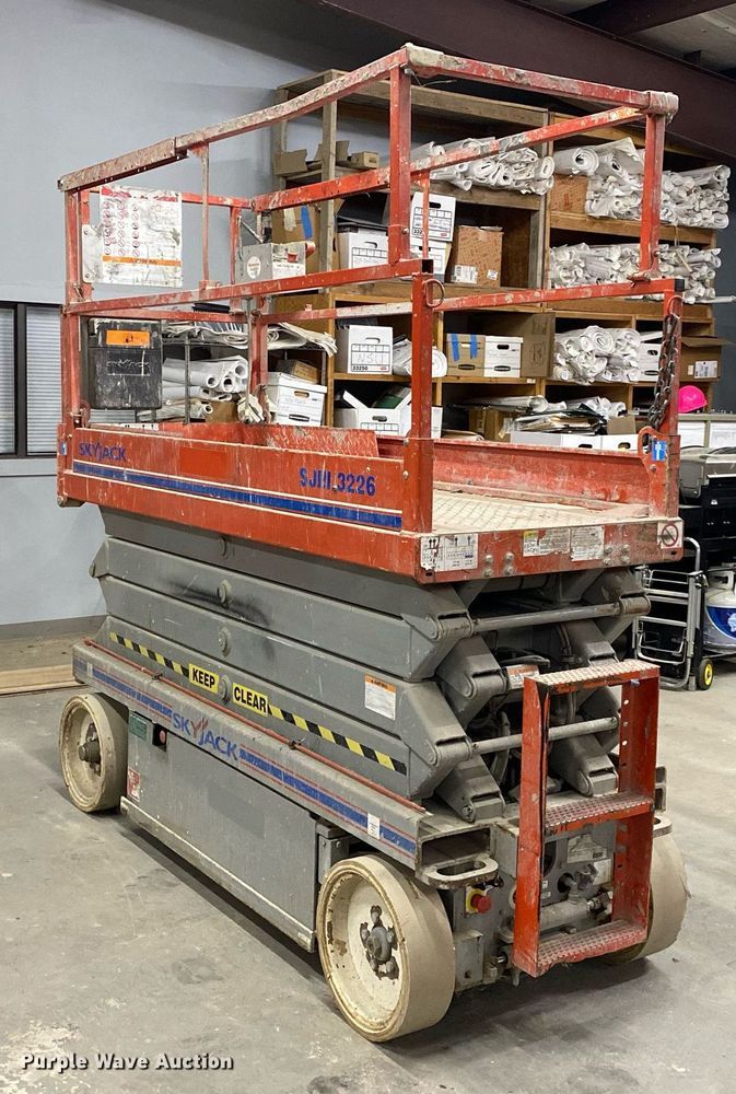 image for item MG9952 2009 Skyjack SJIII 3226  scissor lift