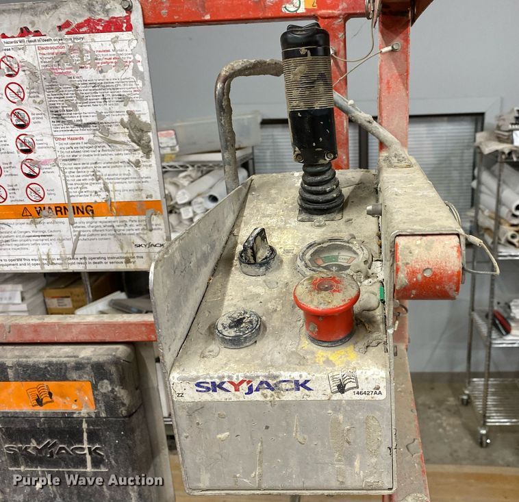 image for item MG9952 2009 Skyjack SJIII 3226  scissor lift