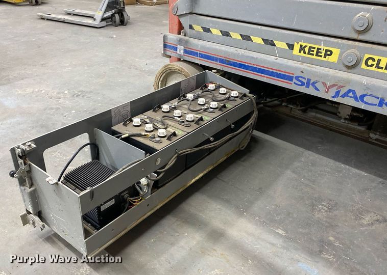 image for item MG9952 2009 Skyjack SJIII 3226  scissor lift