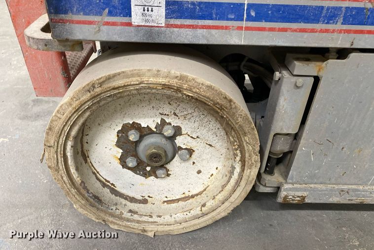 image for item MG9952 2009 Skyjack SJIII 3226  scissor lift