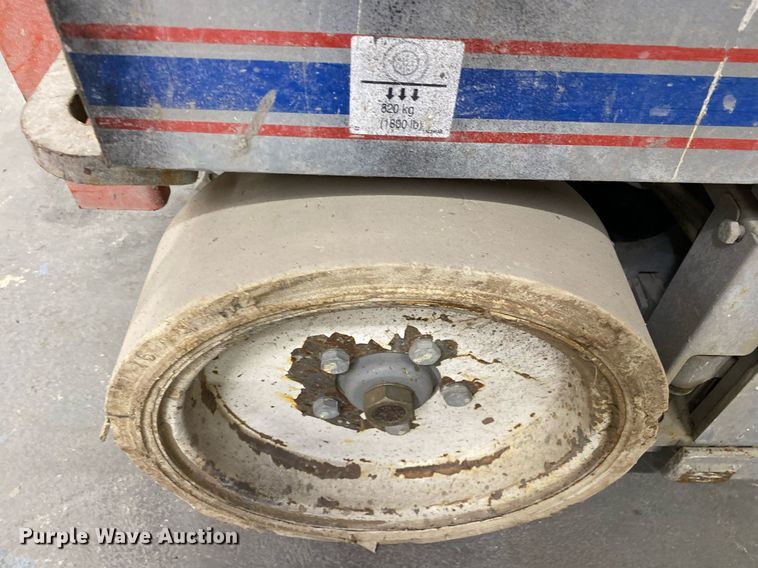 image for item MG9952 2009 Skyjack SJIII 3226  scissor lift