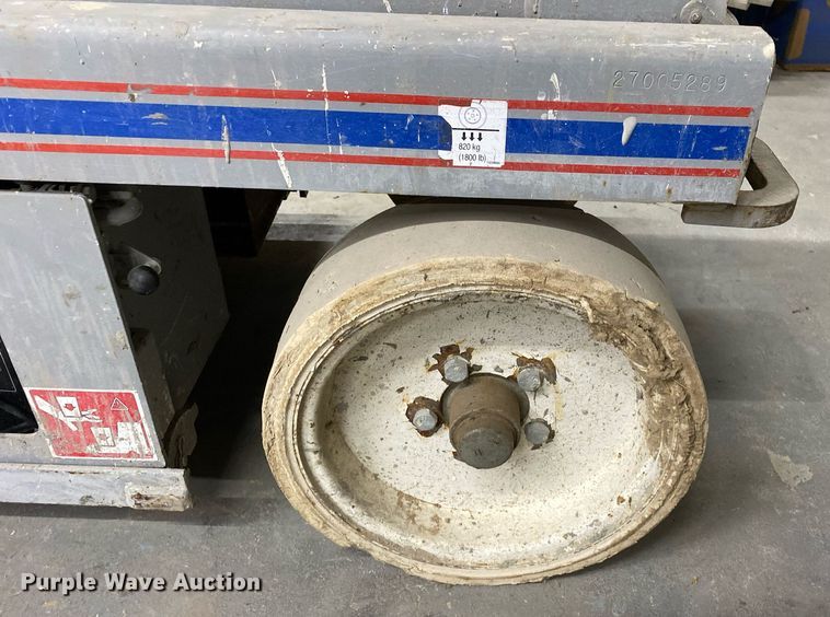 image for item MG9952 2009 Skyjack SJIII 3226  scissor lift