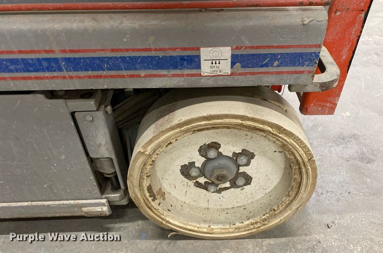 image for item MG9952 2009 Skyjack SJIII 3226  scissor lift