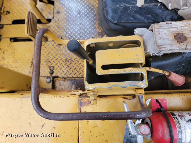 image for item ML9472 1968 Caterpillar D7E  dozer