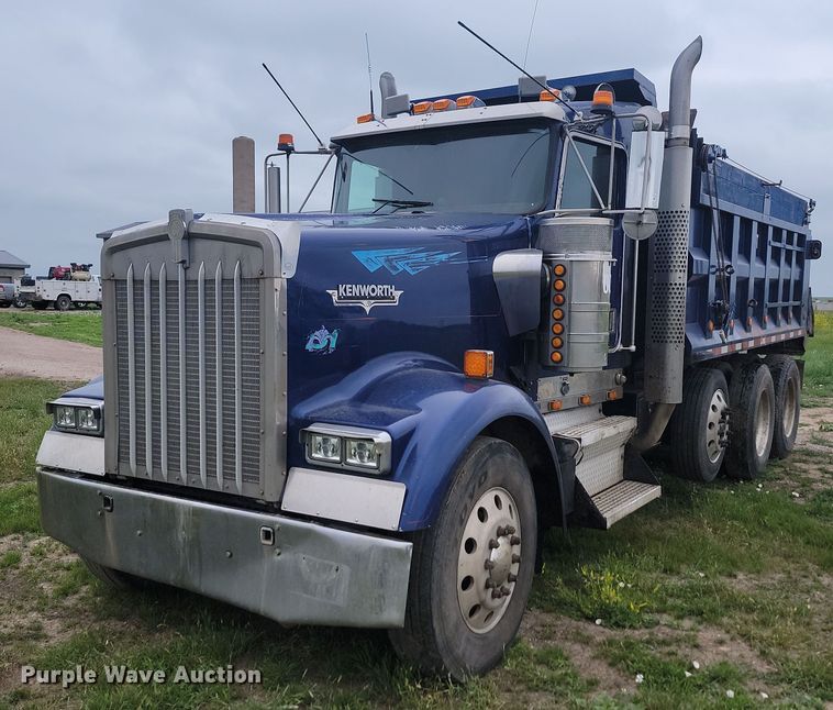 image for item ML9498 2000 Kenworth W900  dump truck