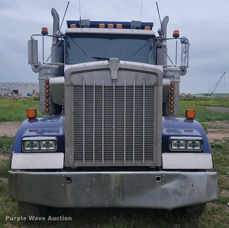 image for item ML9498 2000 Kenworth W900  dump truck