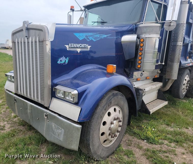 image for item ML9498 2000 Kenworth W900  dump truck