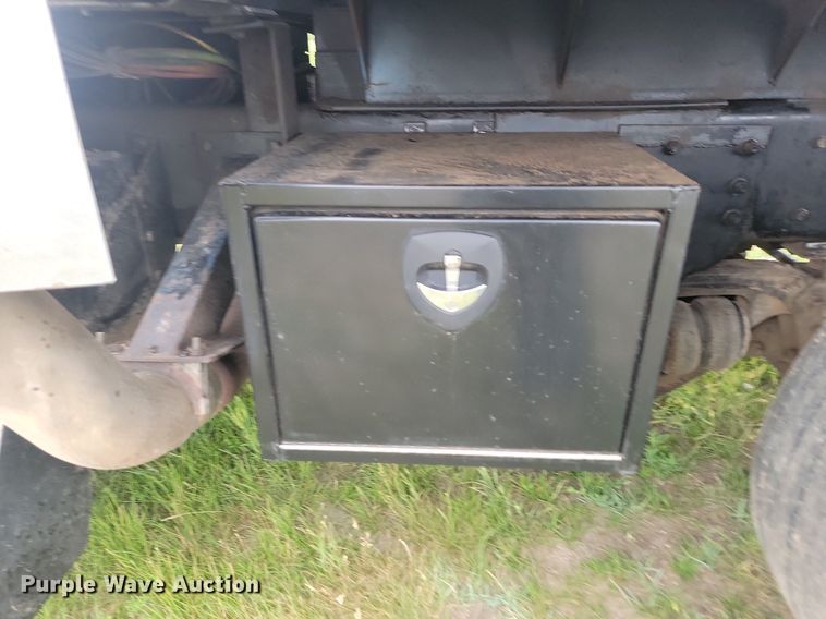 image for item ML9498 2000 Kenworth W900  dump truck