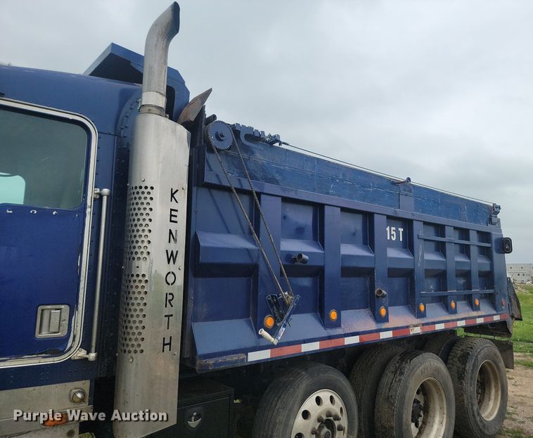 image for item ML9498 2000 Kenworth W900  dump truck