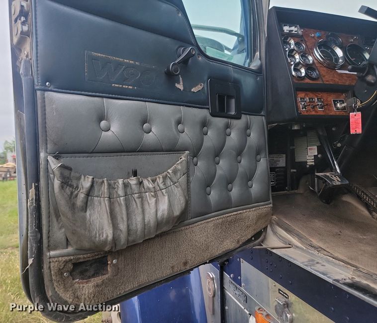 image for item ML9498 2000 Kenworth W900  dump truck