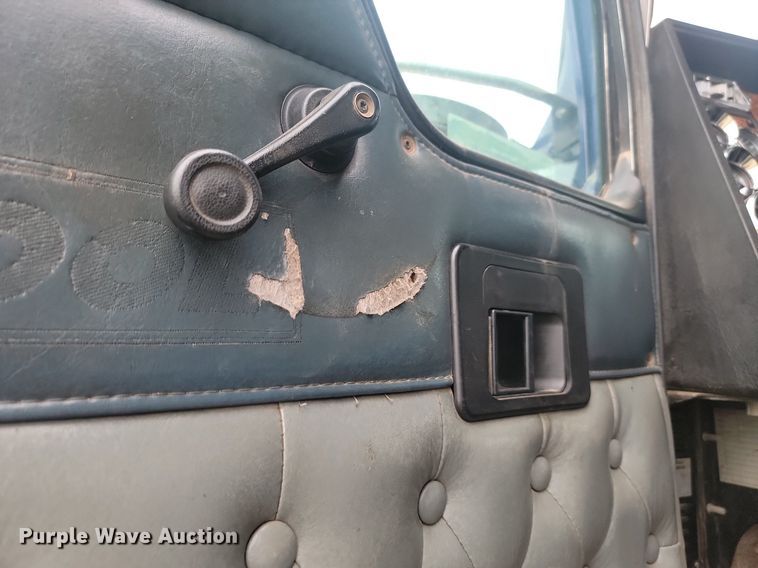 image for item ML9498 2000 Kenworth W900  dump truck