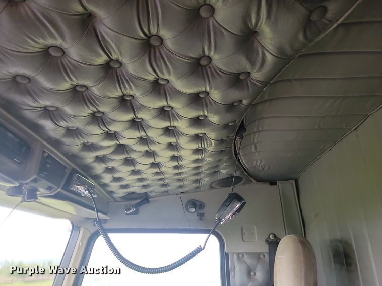 image for item ML9498 2000 Kenworth W900  dump truck