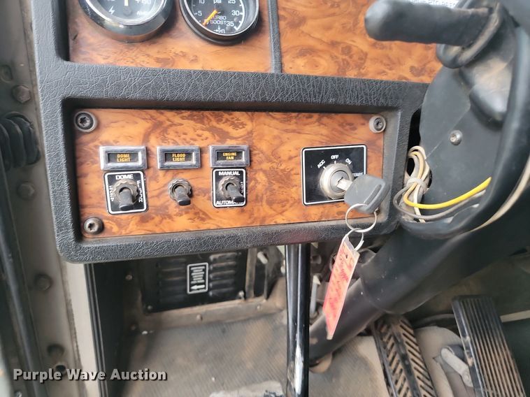 image for item ML9498 2000 Kenworth W900  dump truck