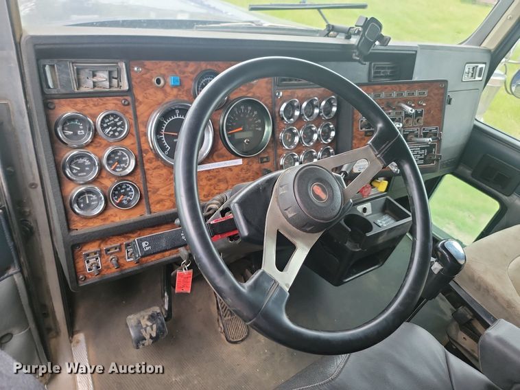 image for item ML9498 2000 Kenworth W900  dump truck