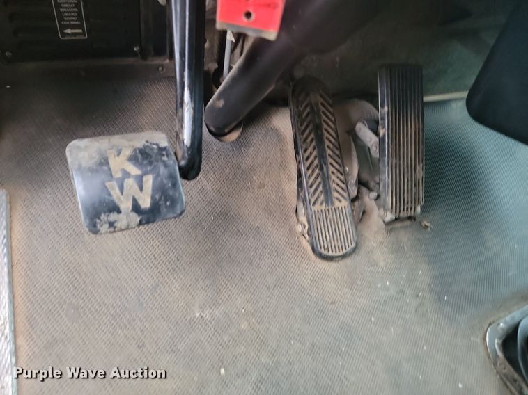 image for item ML9498 2000 Kenworth W900  dump truck