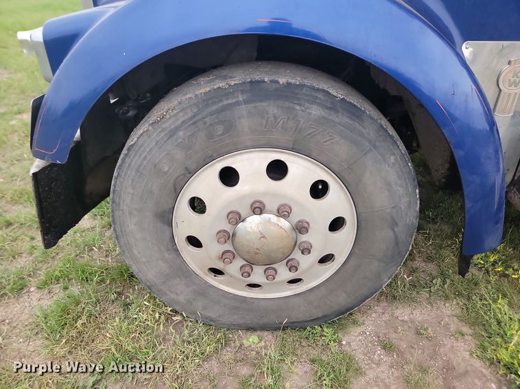 image for item ML9498 2000 Kenworth W900  dump truck