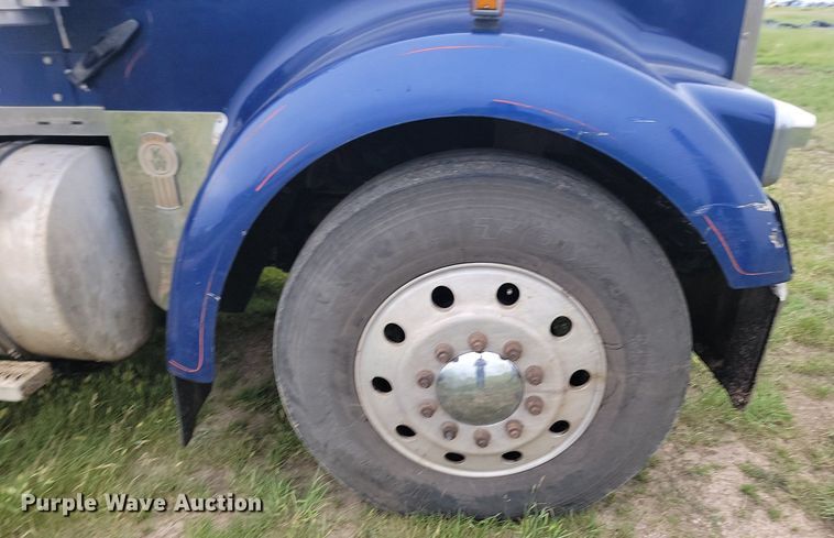 image for item ML9498 2000 Kenworth W900  dump truck