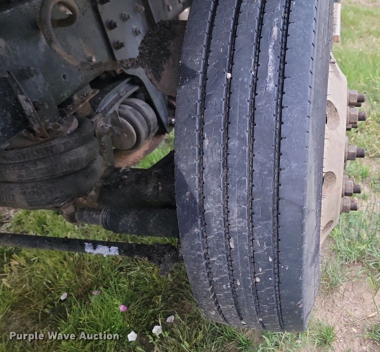 image for item ML9498 2000 Kenworth W900  dump truck