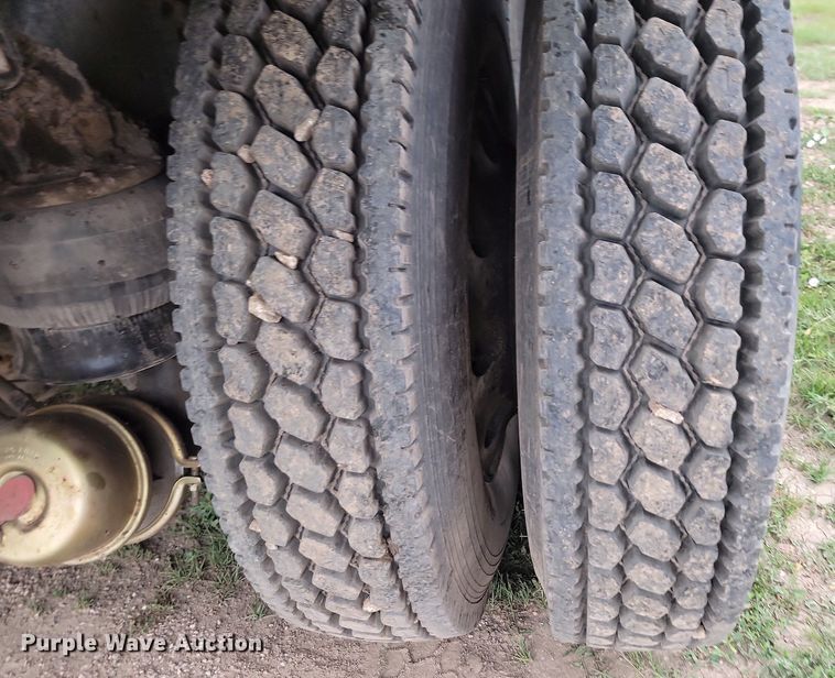 image for item ML9498 2000 Kenworth W900  dump truck