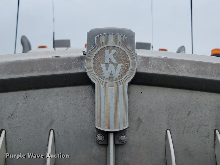 image for item ML9498 2000 Kenworth W900  dump truck