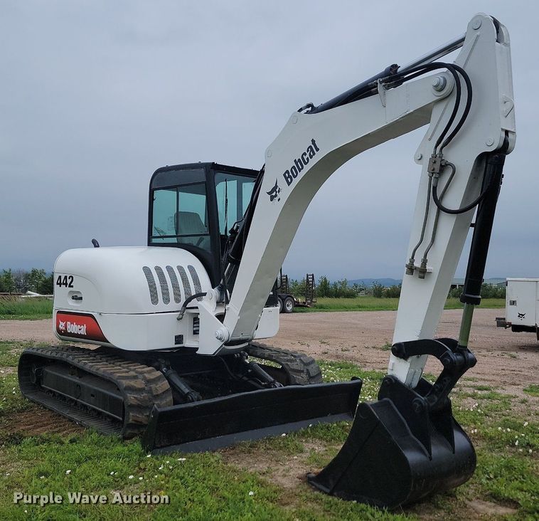 image for item ML9499 2004 Bobcat 442A  mini excavator