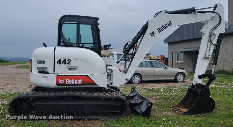 image for item ML9499 2004 Bobcat 442A  mini excavator