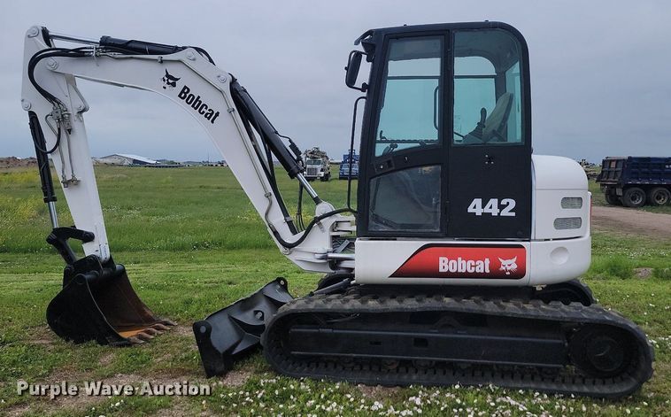 image for item ML9499 2004 Bobcat 442A  mini excavator