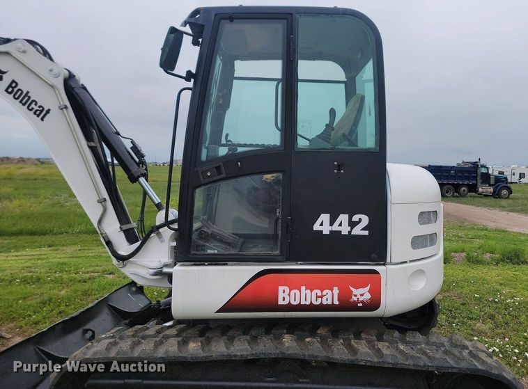 image for item ML9499 2004 Bobcat 442A  mini excavator