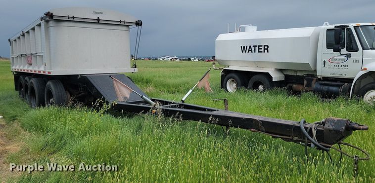 image for item ML9500 2000 Truck Equipment Services Pup 40x6  end dump pup trailer