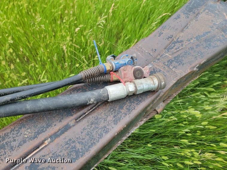 image for item ML9500 2000 Truck Equipment Services Pup 40x6  end dump pup trailer