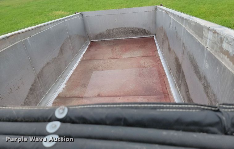 image for item ML9500 2000 Truck Equipment Services Pup 40x6  end dump pup trailer