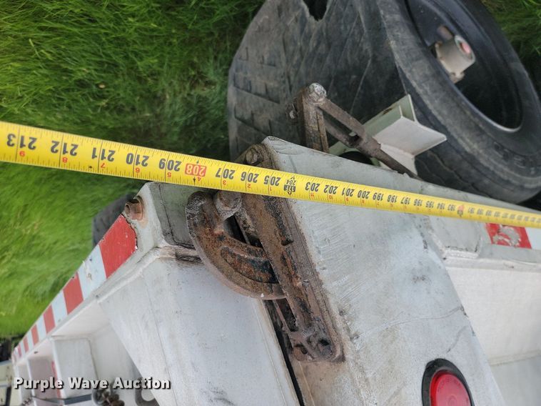 image for item ML9500 2000 Truck Equipment Services Pup 40x6  end dump pup trailer