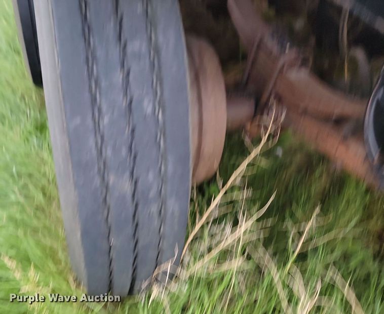 image for item ML9500 2000 Truck Equipment Services Pup 40x6  end dump pup trailer